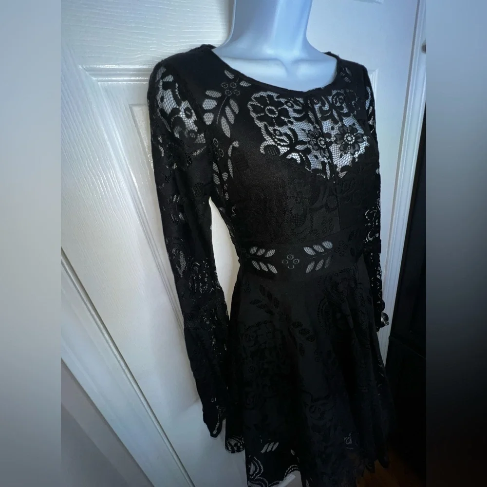 Free People Size 0 Lover’s Folk Song Black Lace Mini Dress Angel Bell Sleeve XXS